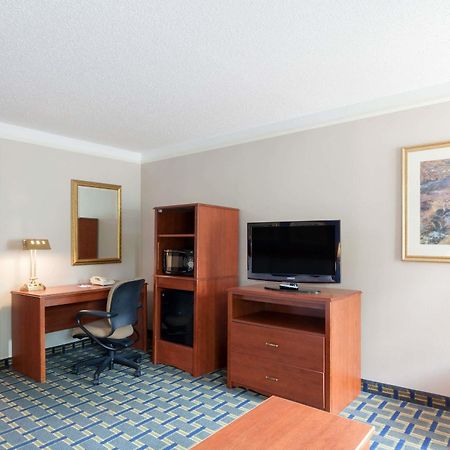 Baymont By Wyndham Memphis East Exterior foto